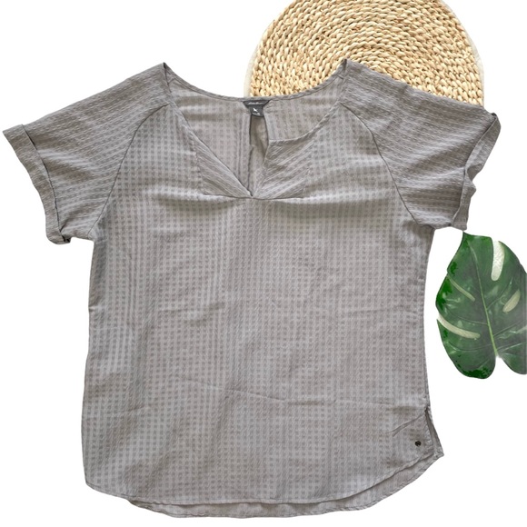Eddie Bauer Tops - Eddie Bauer Breezy Lightweight Short Sleeve Blouse